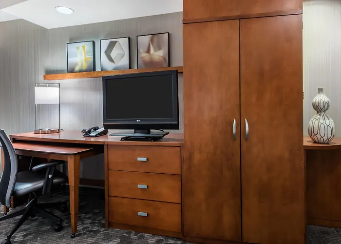 Courtyard By Marriott Danbury